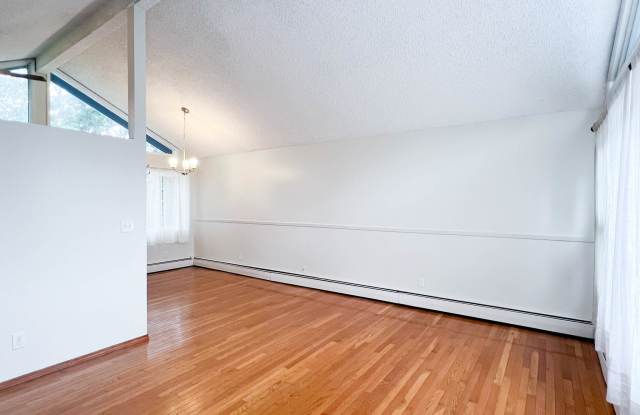 1235 Crescent Drive Gallery 4