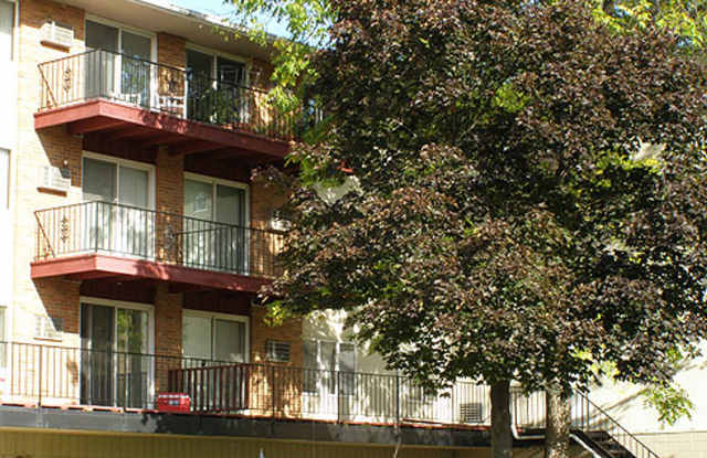Creek View Apartment Homes 8817 w 35th st. Gallery 4
