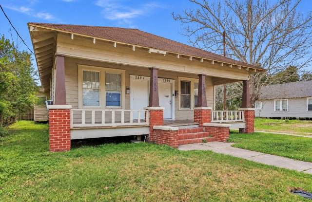 Charming 2-Bedroom Beaumont Duplex Near Lamar University Gallery 1