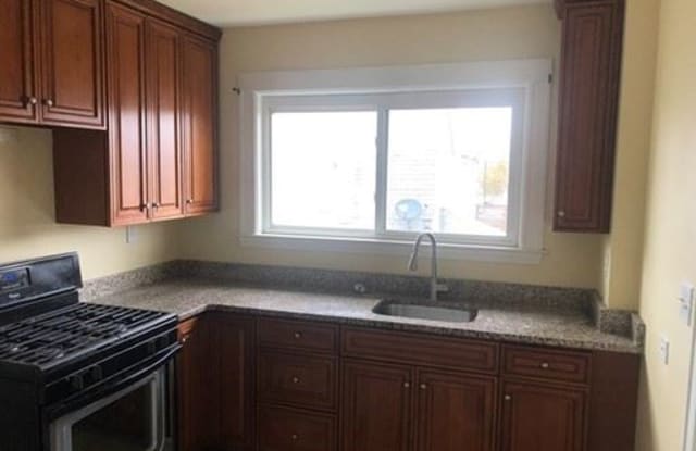 18 Sherwood 2 - 18 Sherwood Road, Weymouth Town, MA 02191