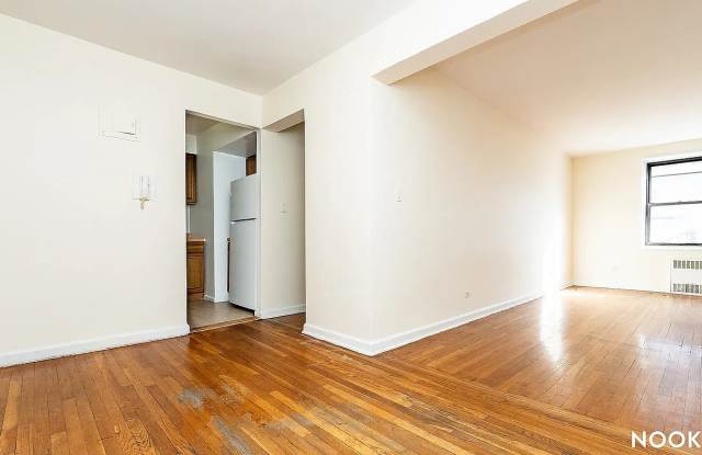 525 W 22nd St Gallery 1