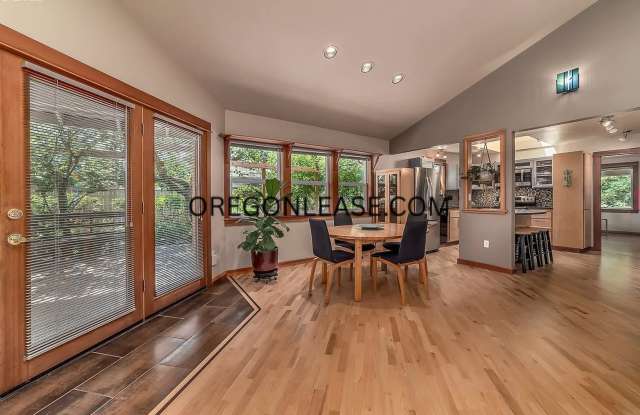 Charming 3-Bedroom Craftsman Bungalow in Coburg Gallery 3