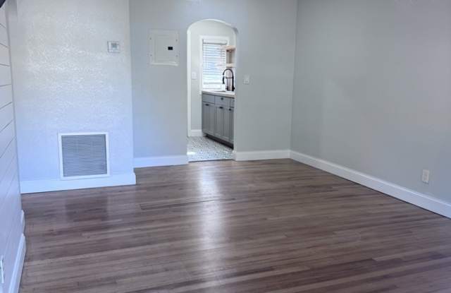 411 SW 18th St photos photos