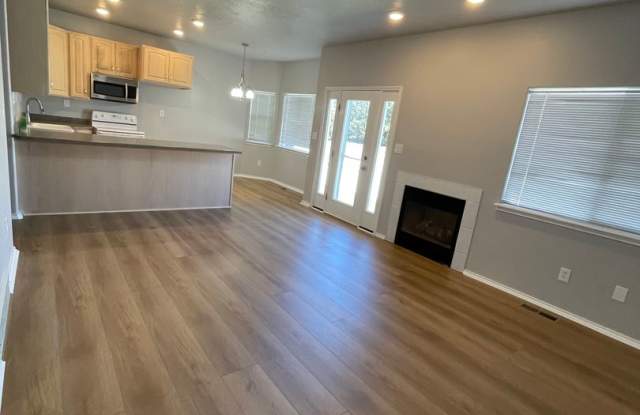 Stunning Newly remodeled 4 bed 3.5 bath In Layton Gallery 1