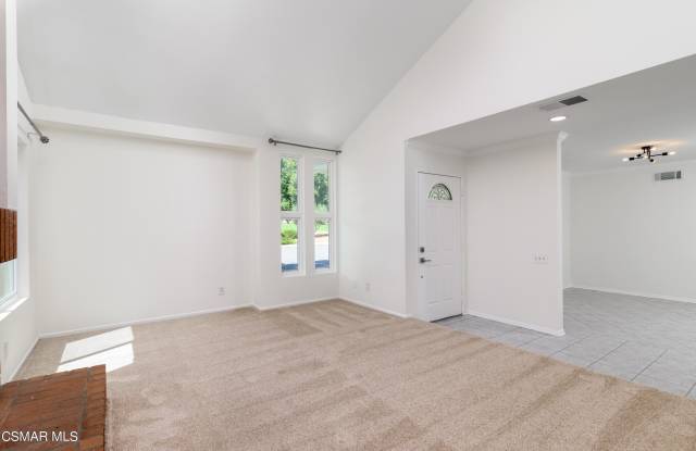 1941 Tamarack Street Gallery 3