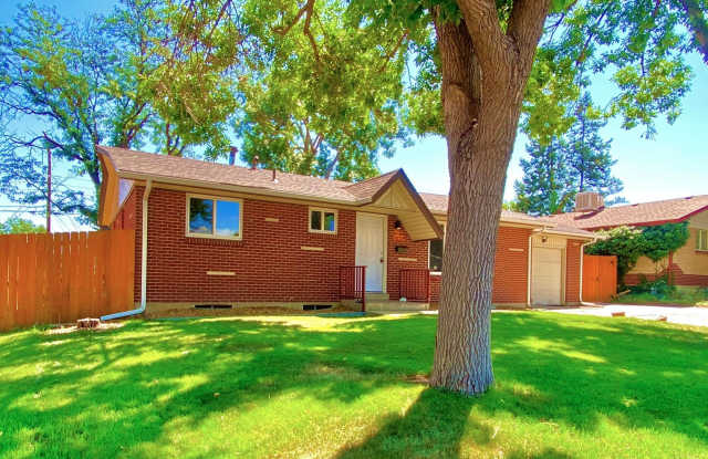 Spacious  Updated Home in Lakewood!-Open Floor plan, Outdoor Living Space, Garden Beds,  More!!! photos photos