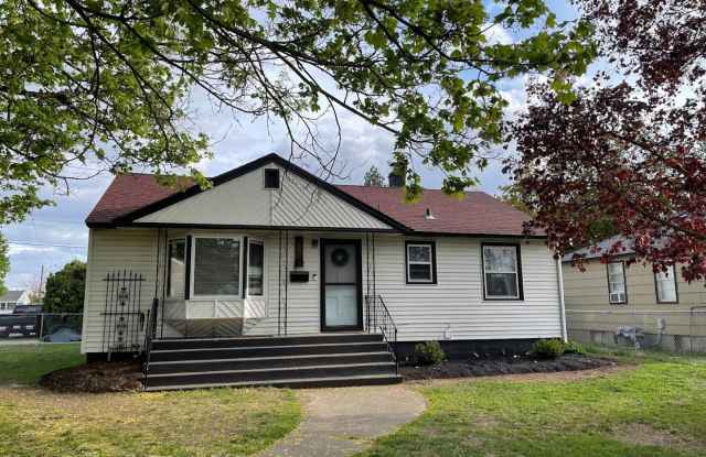 Audubon-Downriver Neighborhood 3+ bedroom, 1 bath corner lot with large, fenced yard photos photos