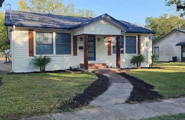 2500 Mayo Street photos photos