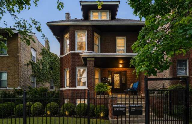 4834 N Ridgeway Avenue Gallery 1