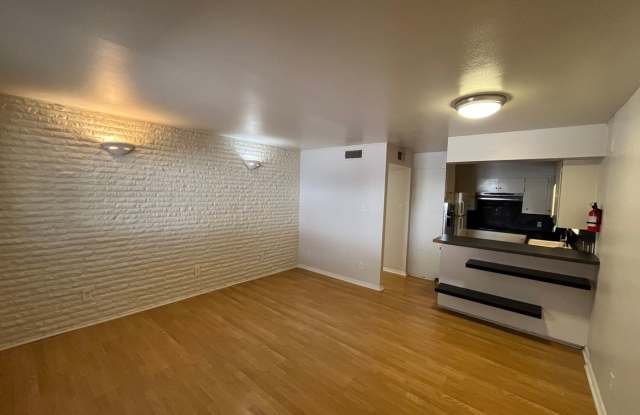 UT PRE-LEASE: 2/1 West Campus fourplex unit. Gallery 3
