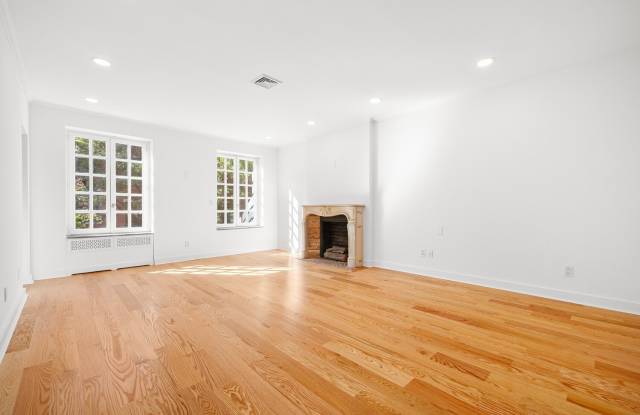369 Bleecker Street Gallery 1