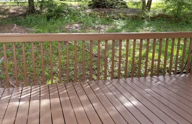 Large 2 BR, 2.5 bath townhome Gallery 3