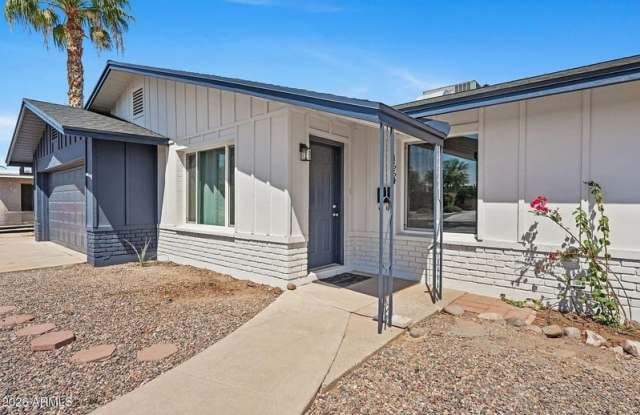 1664 E DEL RIO Drive Gallery 4