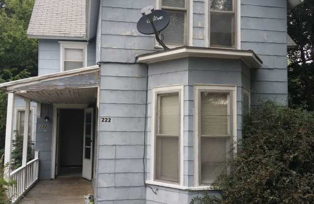 $950 - 3 bed 1 bath - Single Family Home photos photos