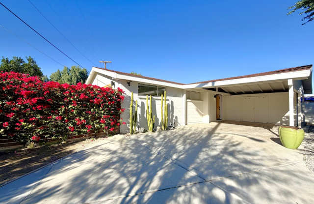 AVAILABLE NOW!! 2 Bedroom 1 Bathroom House in Cathedral City! photos photos