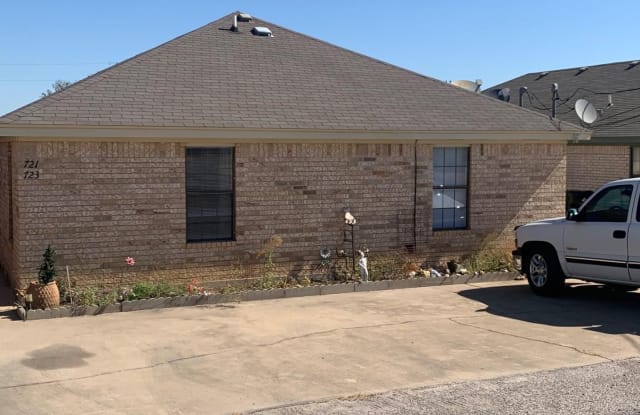 721 Willowood - 721 Willowood, Kingsland, TX 78639