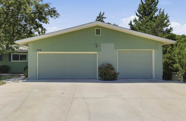 1978 Catalpa Circle Gallery 4