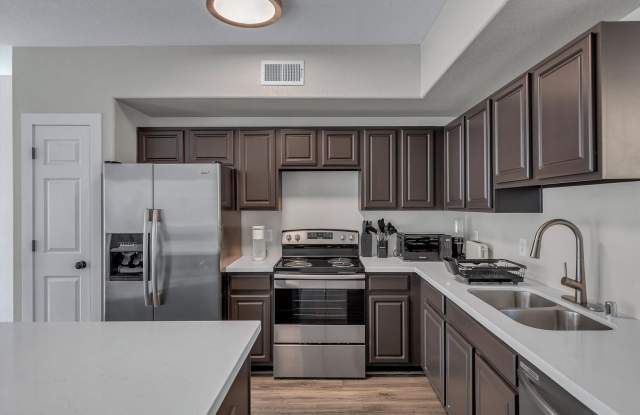 Updated 2 Bedroom 2.5 Bathroom Gated Community Home W/ TWO CAR GARAGE Gallery 1
