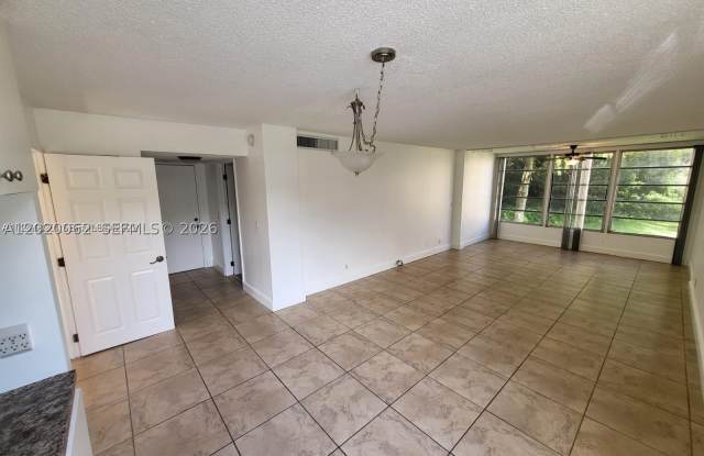 9440 Live Oak Pl Gallery 4