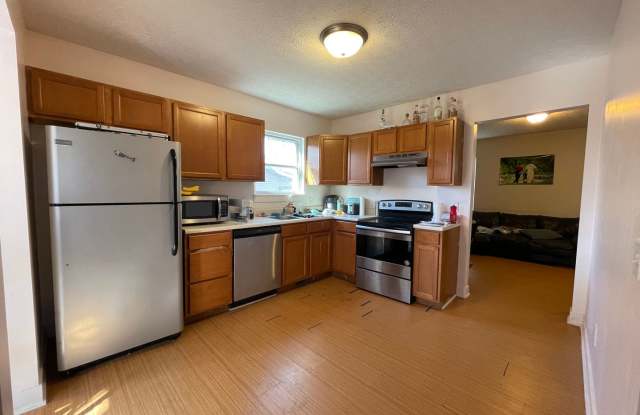 **AUGUST 2027** 3 Bedroom 3.5 Bathroom House Gallery 3