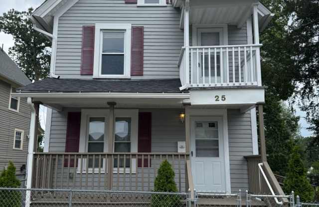 Spacious Five Bedroom, Single Family Home in the Heart of Springfield! photos photos