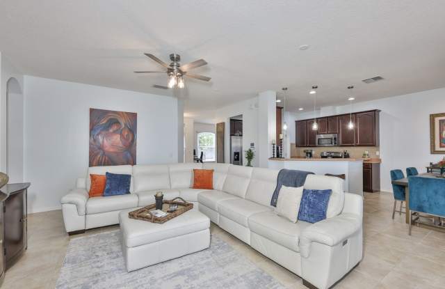 Gorgeous Pool Home @ Bahia Lakes! Gallery 3