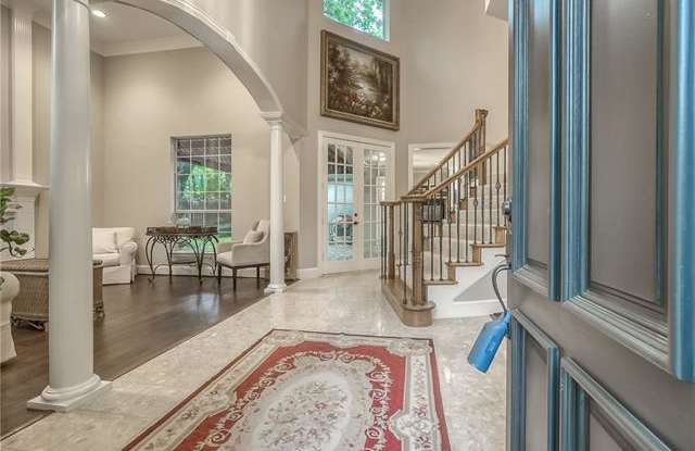 2800 Woodstream Lane Gallery 3