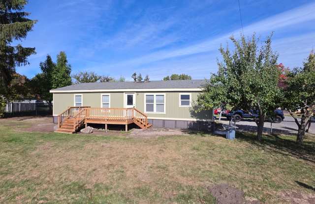 Beautifully Renovated 3 Bed / 2 Bath Mobile Home in Hayden, Idaho Gallery 1