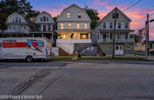 418 N Main Street Gallery 1