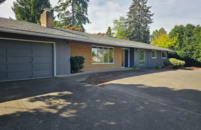 SINGLE LEVEL IN RALEIGH HILLS - REMODELED 3 BEDROOMS, 2 BATHS Gallery 3