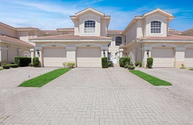 Spacious 3 Bed 2 Bath Condo Available Now In Palmer Ranch!!! photos photos