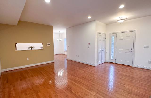 1716 Grandmere Ln Gallery 3