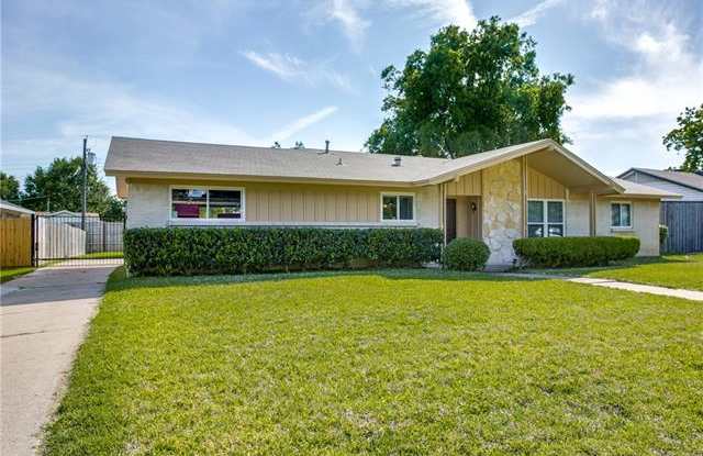 3424 Pine Tree Circle Gallery 2