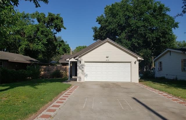 419 S Normal Avenue - 419 South Normal Avenue, Claremore, OK 74017