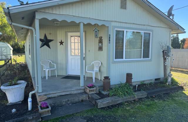 Super cute 2 bedroom, 1 bath house! - 630 Territorial Street, Harrisburg, OR 97446
