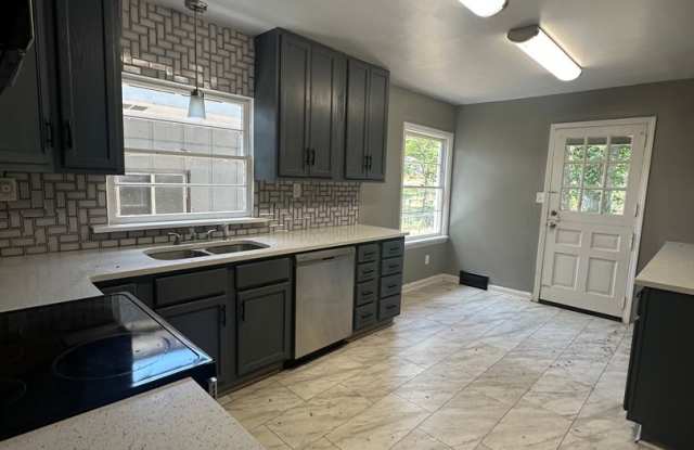 Completely remodeled 3-bedroom 2 full bathroom on over an acre lot Gallery 4