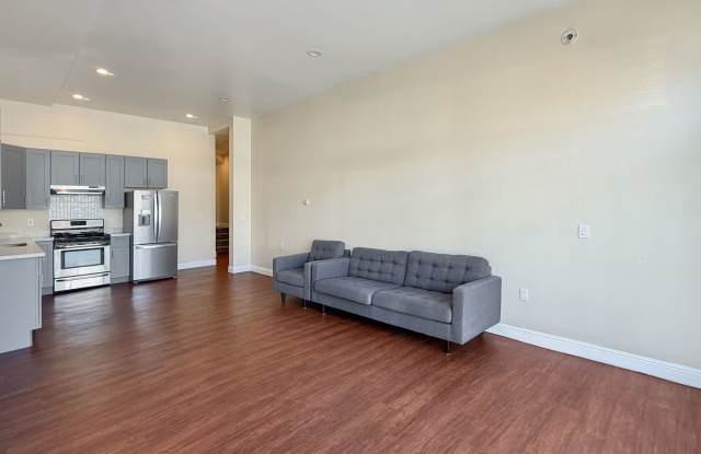 Remodeled Apartment in Bustling Cleveland Heights! Gallery 2