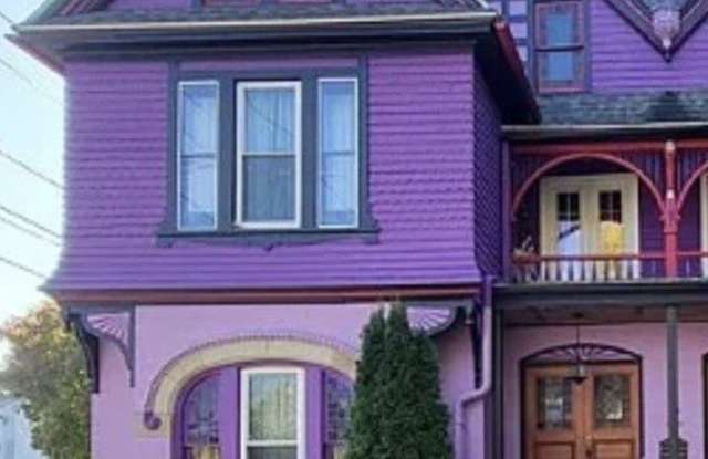 301 W Clinton Street photos photos