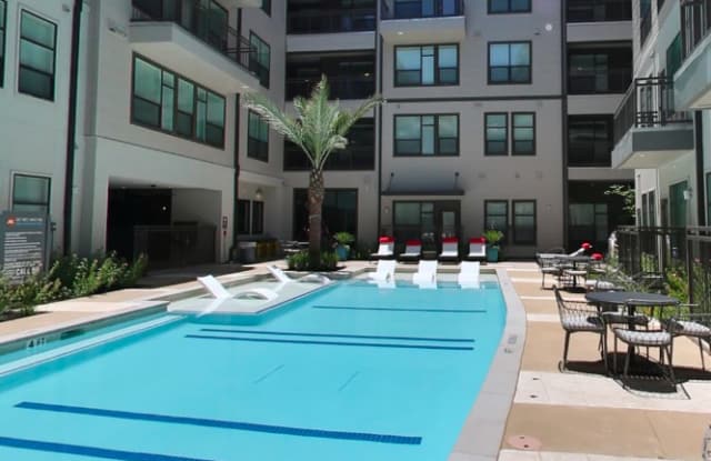 2420 E 6th St    Austin, TX 78702 - 2420 6th St, Austin, TX 78702