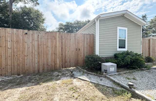 Beautifully Maintained and Updated Fully Furnished Manufactured Home For Rental! photos photos