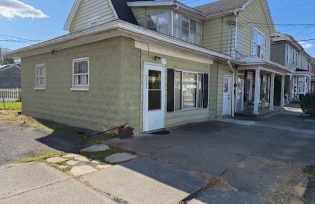 MOVE IN SPECIAL! 1 bedroom 1 bathroom apartment in Newport, PA - 217 Walnut Street, Newport, PA 17074