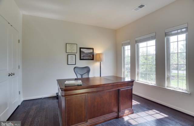 22816 GOLDSBOROUGH TERRACE Gallery 4