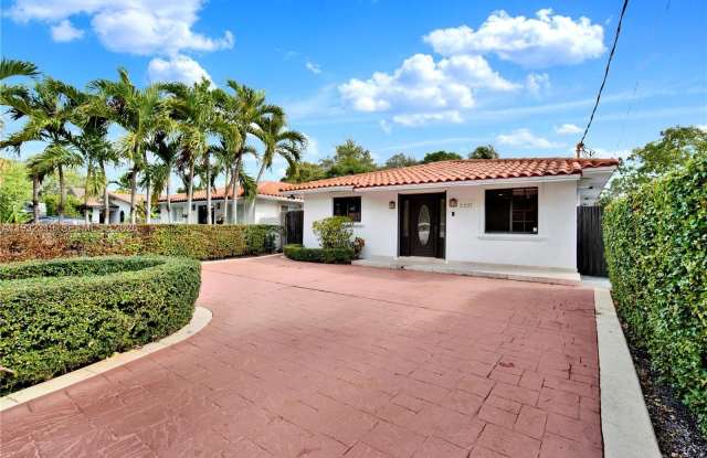 2237 SW 63rd Ave photos photos