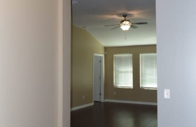 1390 Creek Point Blvd Gallery 4