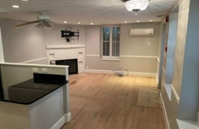 1BR in Georgetown East Village WITH PARKING!!! photos photos