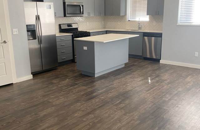 1/2 off 1st month 3 bedroom, 2.5 bathroom, 1 car garage, fenced backyard Gallery 4