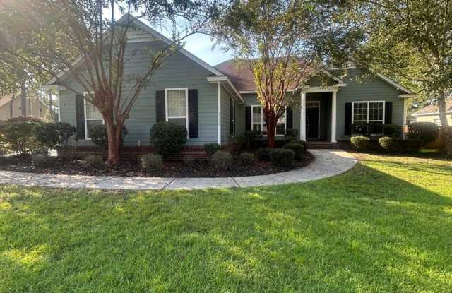 Southern Charm and Modern Comforts Await in this Exquisite Valdosta Home Gallery 1