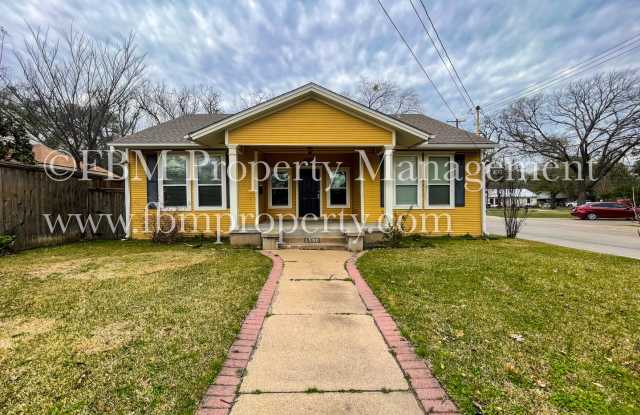 1500 Elmwood - Stunning 3 Bedroom, 2 Bathroom Home in Corsicana, TX! photos photos