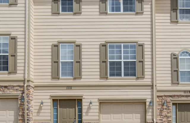 Beautiful townhome in Monument with 4 bedrooms - 3.5 bathrooms - 1 car garage! Gallery 1