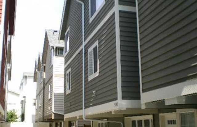 Sunny and Cozy 2 Bed/2.5 Bath Townhome in North Greenlake Area - 8516 Nesbit Avenue North, Seattle, WA 98103